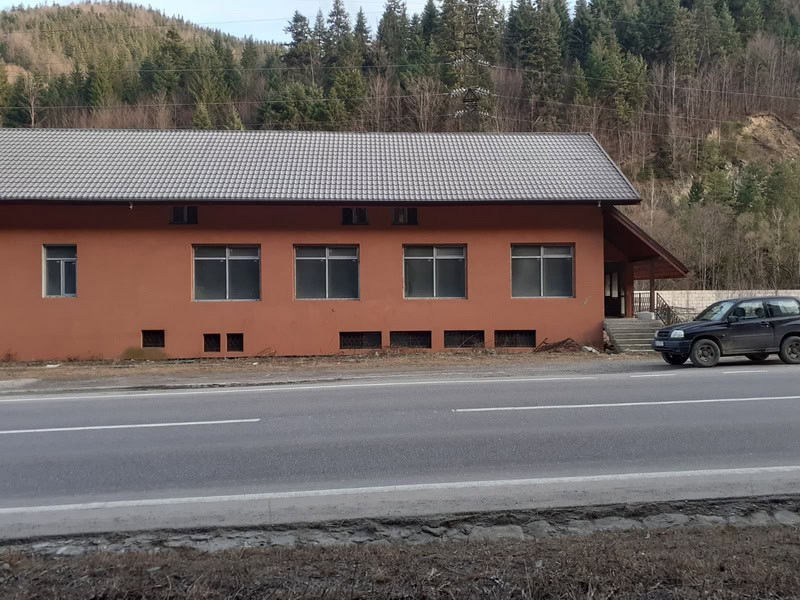 Nouă ani de protecție pentru o construcție nelegală la Bicaz / Primăria știe, nu acționează și ascunde cifrele