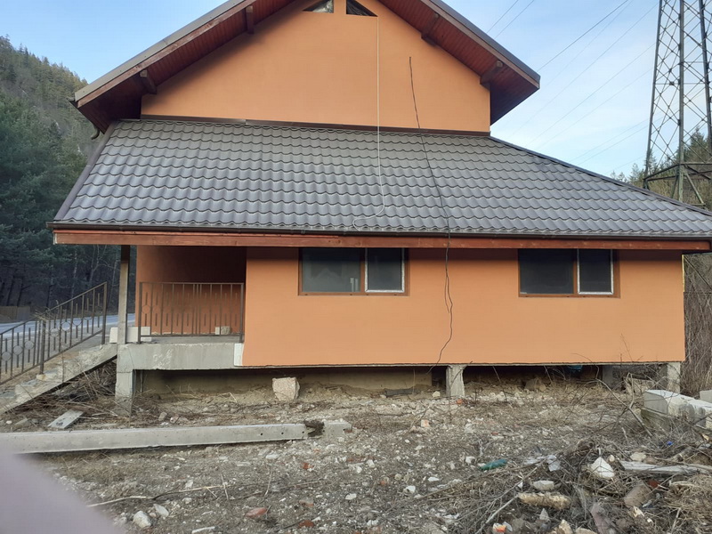 Nouă ani de protecție pentru o construcție nelegală la Bicaz / Primăria știe, nu acționează și ascunde cifrele 4 ioan voda constructie bicaz 04
