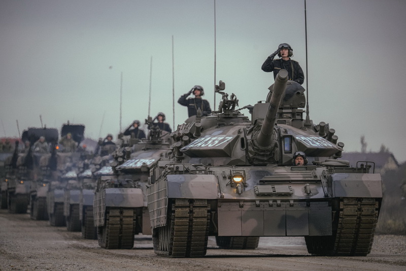 Ce înseamnă concret recomandarea șefului Statului Major al Apărării: Provizii pentru 72 de ore și o minimă pregătire militară mapn tancuri resize