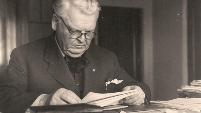 Mihail Sadoveanu – „Ceahlăul literaturii române” 1 mihail sadoveanu scriitor