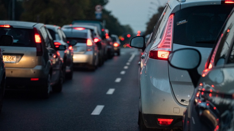 NAVETISTA / O viață pe drumuri, veșnic candidat la titularizare! 2 navetista aglomeratie in trafic