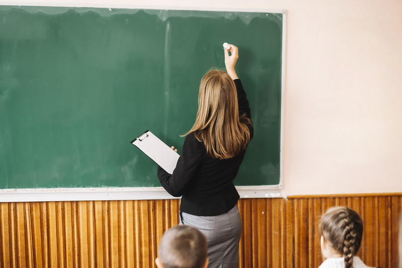 Navetista II: ”Candidată la o viață normală” 2 navetista in clasa 1