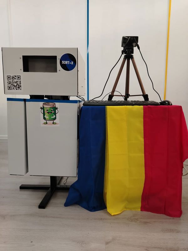 Sort-X: Povestea de succes a doi copii 1 sort X cosul de gunoi inteligent