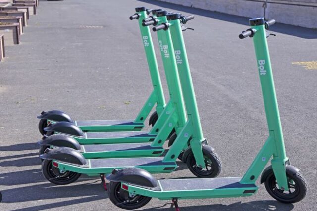 În atenția posesorilor de trotinete și biciclete electrice: proprietarii vehiculelor trebuie să încheie poliție RCA 1 trotinete electrice