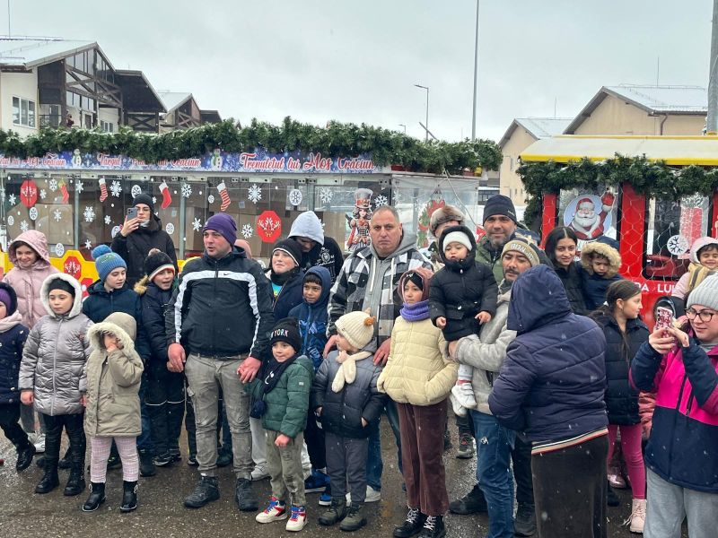 Video-foto. Caravana Moșului a adus bucuria și spiritul Crăciunului în toate cartierele din Piatra Neamț! 2 4 1