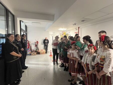 Foto-video. Elevi colindători în vizită la Inspectoratul de Poliție Neamț IMG 5086 800x600