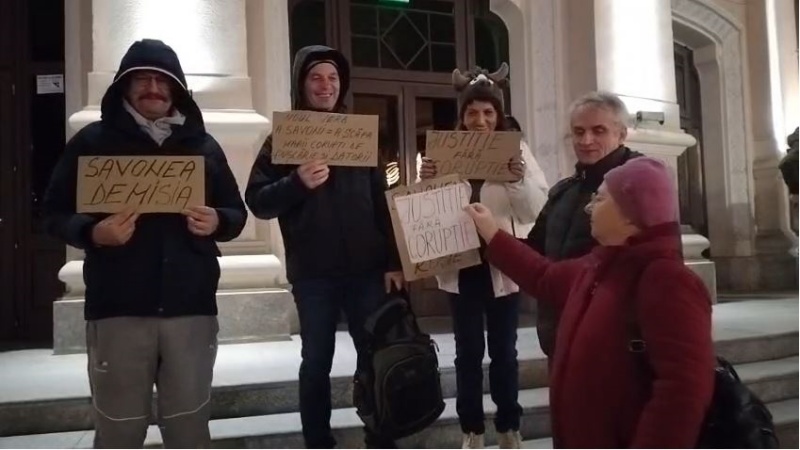 FOTO. Protest în 6 la Piatra Neamț plus urși din Moinești-Bacău 1 Protest