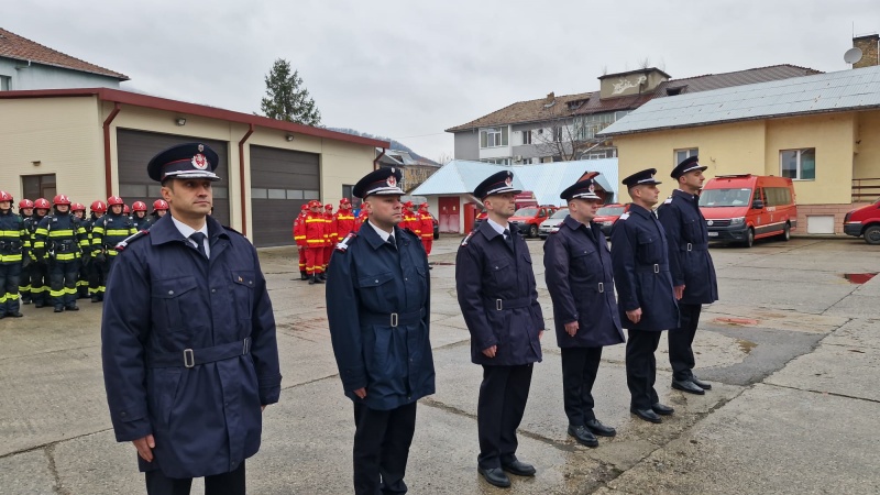 FOTO. Pompierii nemțeni au participat astăzi la cele două parade militare organizate în municipiile Piatra-Neamț și Roman 3 WhatsApp Image 2025 12 01 at 17.31.58