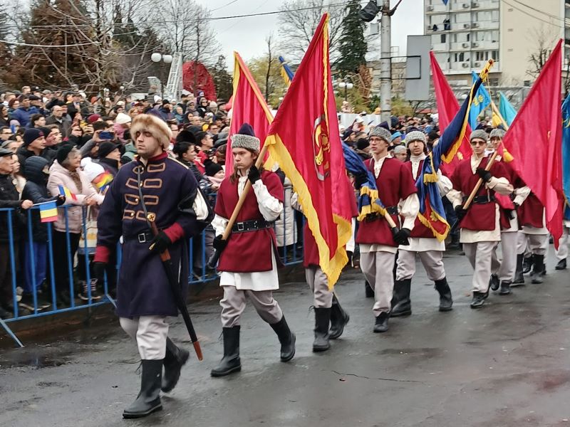FOTO. Garda de Onoare de la Curtea Domnească, prezență aparte la manifestările dedicate Zilei Naționale a României 3 WhatsApp Image 2025 12 02 at 12.43.32