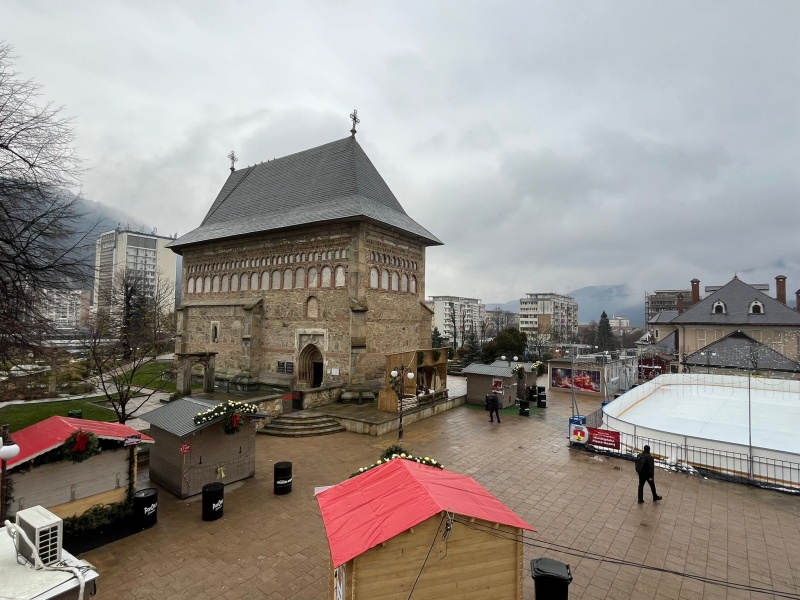 Video-foto. Piatra Neamț, a doua zi după manifestările de 1 Decembrie și deschiderea Târgului „Piatra lui Crăciun” 2 WhatsApp Image 2025 12 02 at 18.44.05