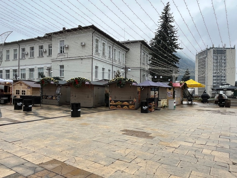 Video-foto. Piatra Neamț, a doua zi după manifestările de 1 Decembrie și deschiderea Târgului „Piatra lui Crăciun” 4 WhatsApp Image 2025 12 02 at 18.44.06 2