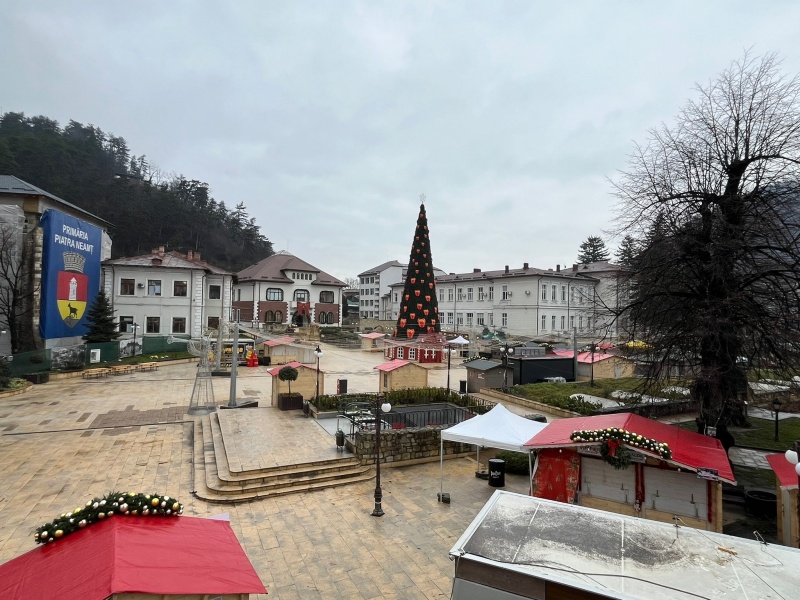 Video-foto. Piatra Neamț, a doua zi după manifestările de 1 Decembrie și deschiderea Târgului „Piatra lui Crăciun” 6 WhatsApp Image 2025 12 02 at 18.44.06