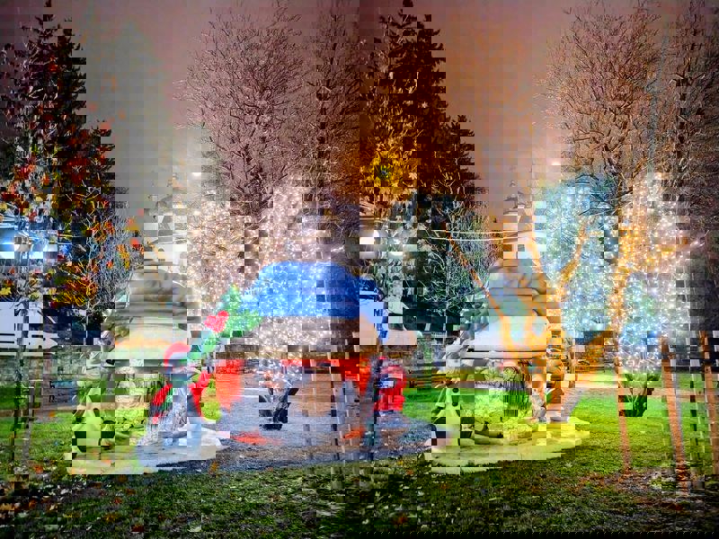 Video-foto. Moș Nicolae a venit la copiii din Piatra- Neamț 5 WhatsApp Image 2025 12 06 at 10.06.27