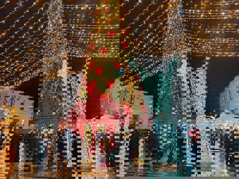 Video-foto. Moș Nicolae a venit la copiii din Piatra- Neamț 8 WhatsApp Image 2025 12 06 at 10.06.47