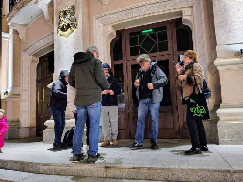 FOTO. Protest în 6 la Piatra Neamț plus urși din Moinești-Bacău 3 WhatsApp Image 2025 12 14 at 19.43.56