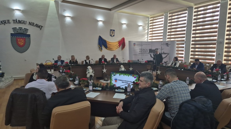 Video-foto. Colindători la Primăria Târgu-Neamț 3 WhatsApp Image 2025 12 17 at 18.32.38