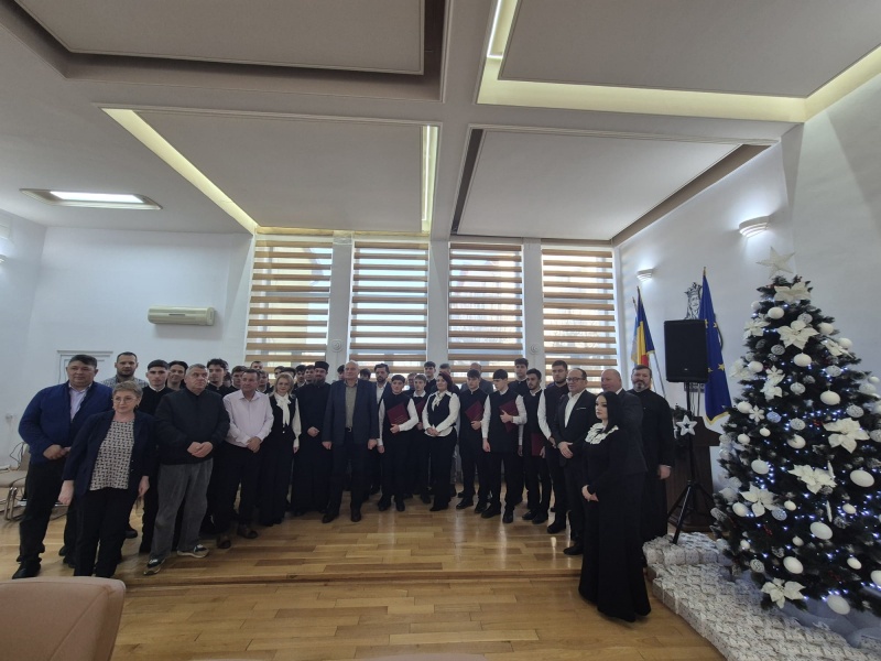 Video-foto. Colindători la Primăria Târgu-Neamț 2 WhatsApp Image 2025 12 17 at 18.58.53