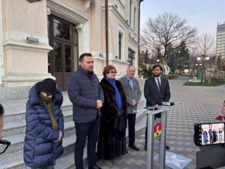 FOTO. Ceremonia de dezvelire a 3 noi stele pe Aleea Personalităților din Piatra Neamț