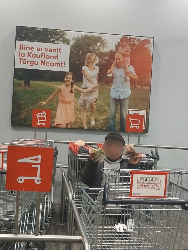 Foto. Cerșetoria la Târgu-Neamț: cea mai rentabilă meserie. 2 WhatsApp Image 2025 12 23 at 19.42.25 2