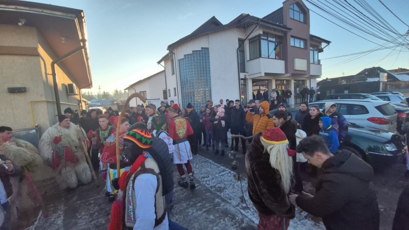 VIDEO-FOTO. Festival de datini și obiceiuri la Vânători-Neamț 7 WhatsApp Image 2025 12 29 at 13.33.19