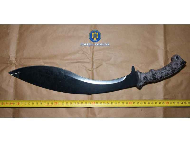 Neamț: Furt de artefacte, bunuri de patrimoniu descoperite la două adrese 3 cutit