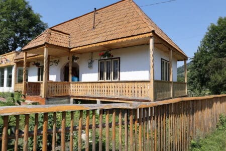 „Căsuţa bunicilor din rai” – un tribut nefericit?! „Căsuţa bunicilor din rai” – un tribut nefericit?!