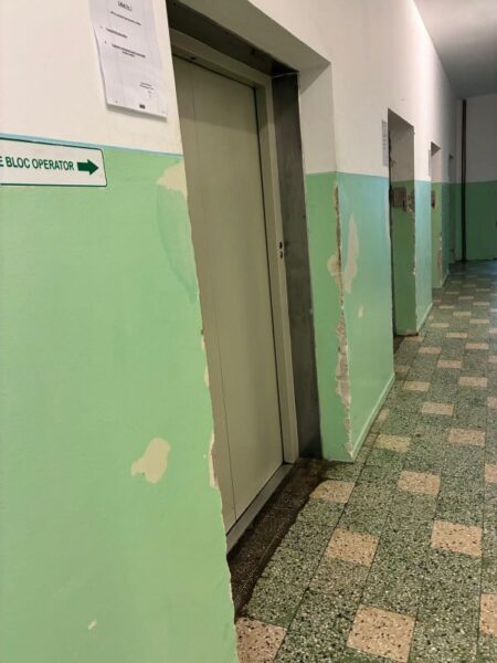 Spitalul Județean Neamț, radiografiat de propriul management: infiltrații, mucegai, paturi de 20 de ani și lifturi la capătul vieții hol