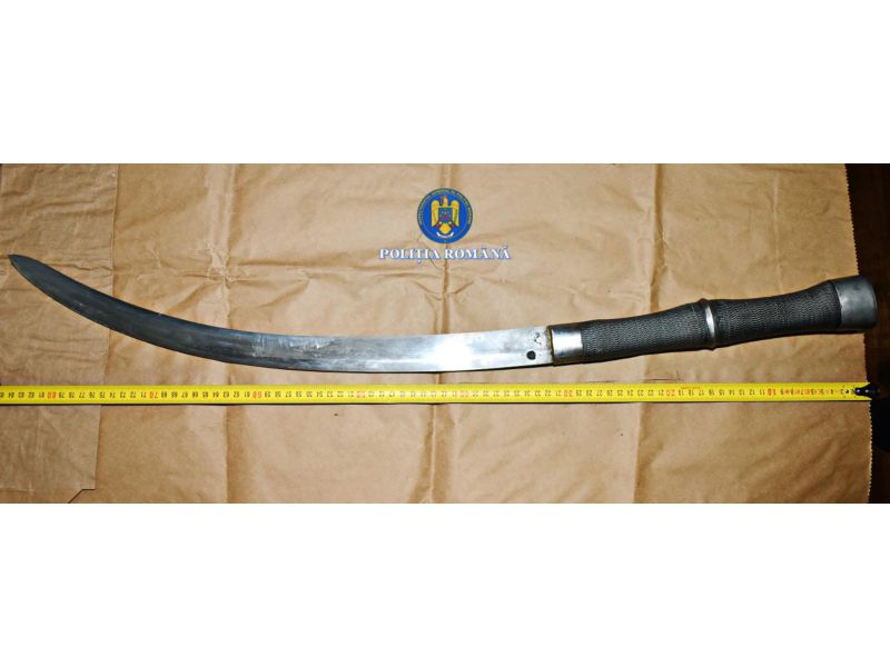 Neamț: Furt de artefacte, bunuri de patrimoniu descoperite la două adrese 4 sabie 1