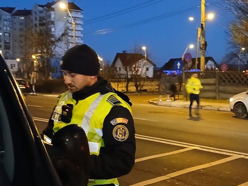 VIDEO. Acțiune în trafic – polițiștii rutieri au efectuat controale la ieșirea din Piatra Neamț spre Bacău 2 sofer 2