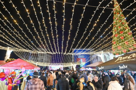 Crăciun cu ceață și puțină zăpadă la munte targ de craciun 2025 12 resize