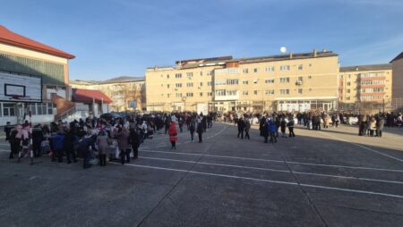Liceul „Vasile Conta” și Centrul pentru Educație Incluzivă din Târgu-Neamț cursuri online din cauza crizei apei. Soluții fără orizont în alte instituții de învățământ.