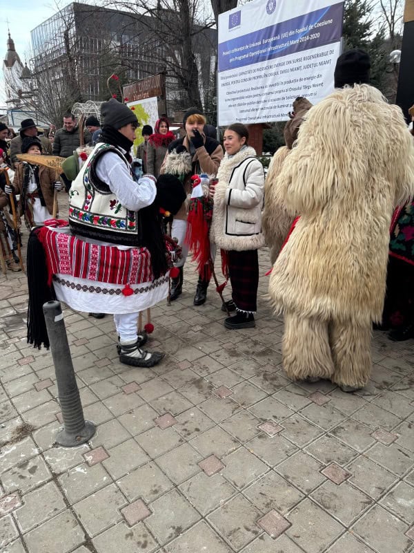 WhatsApp Image 2026 01 02 at 09.46.36 2 - FOTO. Festivalul Obiceiurilor și Tradițiilor de Anul Nou de la Târgu Neamț