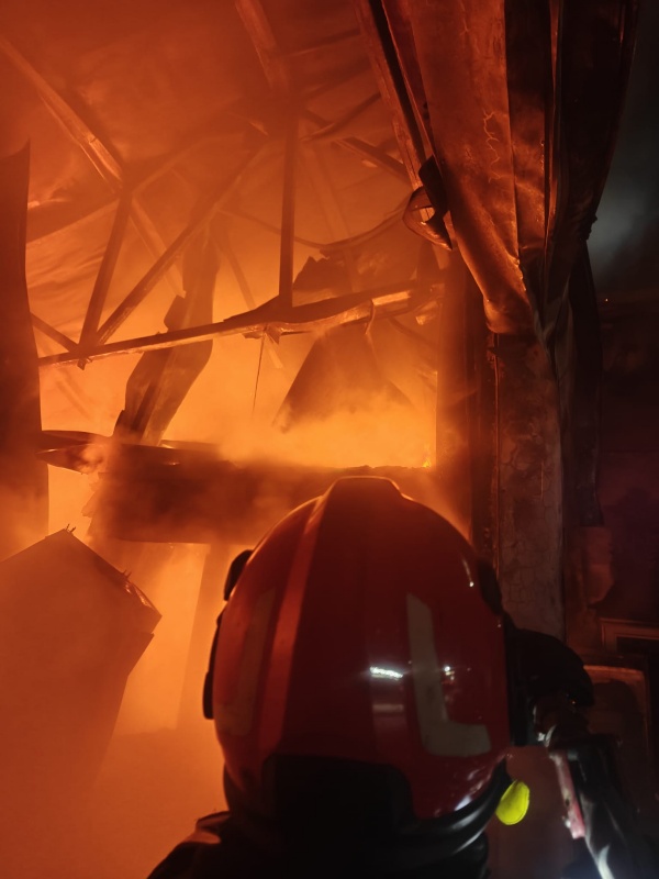 FOTO. Incendiu la un service din Roman. Pompierii au muncit 4 ore pentru a stinge flăcările 3 WhatsApp Image 2026 01 20 at 11.33.26 1