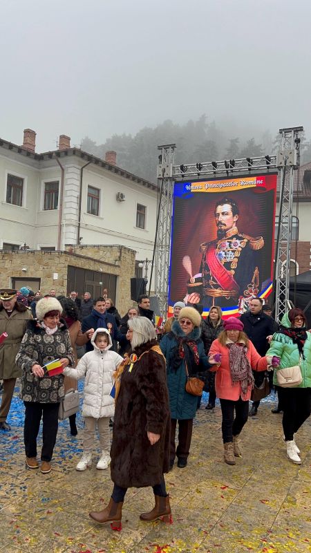 Mesaj de Ziua Unirii Principatelor Române: senatorul Paul Gheorghe, prezent la manifestările de la Curtea Domnească 3 foto senator 2