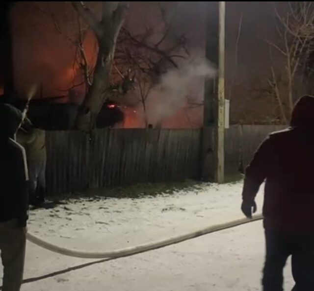 Val de incendii în județul Neamț: un bărbat a murit la Roman, alte trei intervenții ale pompierilor într-o singură zi 2 incendiu Dragomiresti