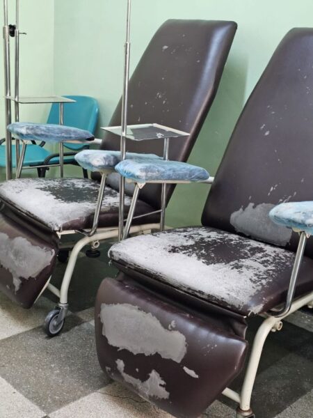 Foto. Alo, Consiliul Județean Neamț? Deșteptarea! Imagini incredibile din secția unde sunt tratați bolnavii oncologici la Spitalul Județean. oncologie 2