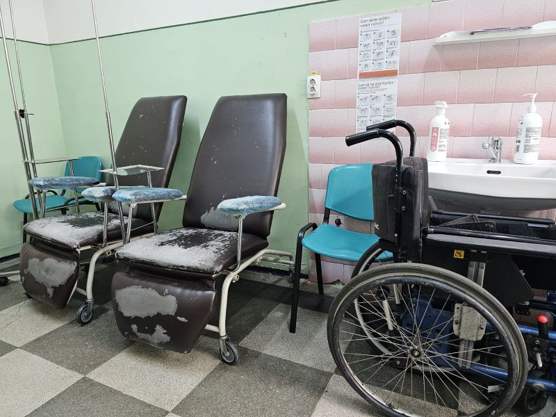 Foto. Alo, Consiliul Județean Neamț? Deșteptarea! Imagini incredibile din secția unde sunt tratați bolnavii oncologici la Spitalul Județean. 3 oncologie 3