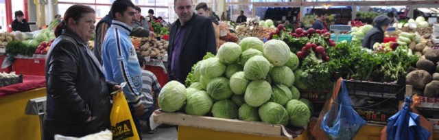 A schimba sau a nu schimba directorul la Civitas Com ? Întrebarea începutului de an la Târgu-Neamț 1 piata targ