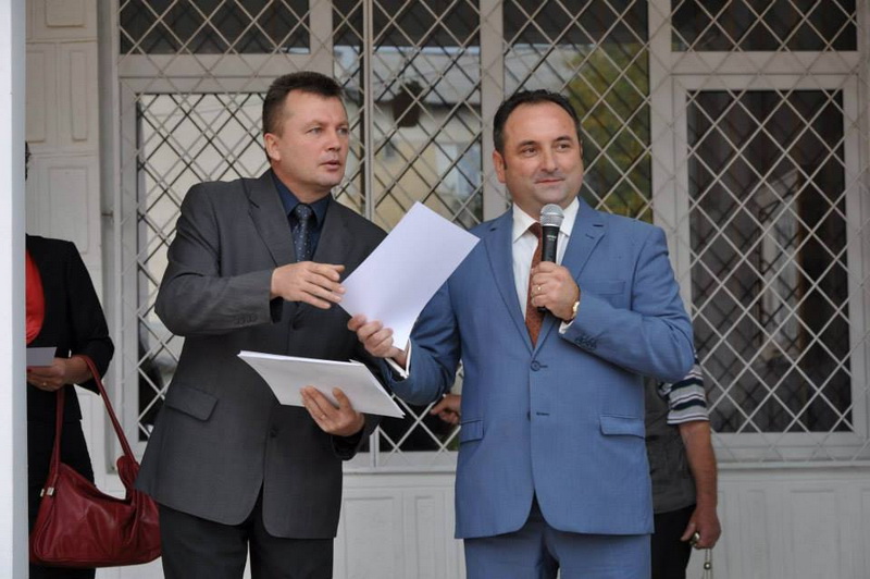 Prof. Eugen Pintrijel, fost director la Școala Gimnazială Domnească, spune că va candida din nou: „Mă roagă primarul!” 3 tg eugen pitrinjel cu daniel harpa resize