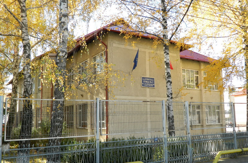 Prof. Eugen Pintrijel, fost director la Școala Gimnazială Domnească, spune că va candida din nou: „Mă roagă primarul!” 4 tg scoala gimnaziala domneasca resize