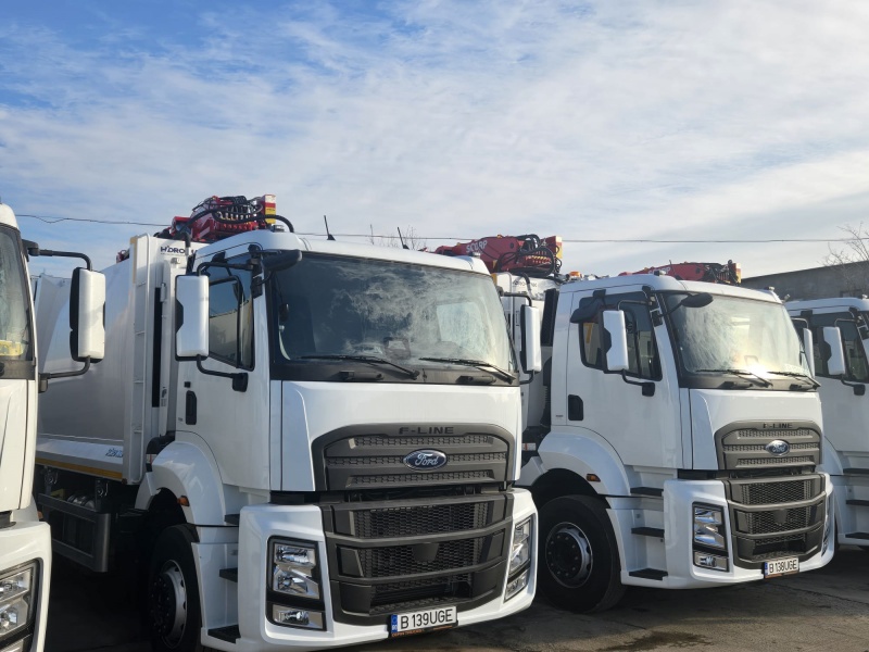 Asocierea Urban Grup Environment (lider)- Eurosal Trade. Servicii de salubrizare profesioniste pentru zona 1 Piatra-Neamț 5 Autospeciale cu macara2