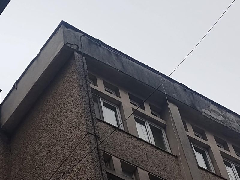 Măsuri după desprinderea unor bucăți din fațada Spitalului Județean Neamț 3 WhatsApp Image 2026 02 02 at 10.23.13