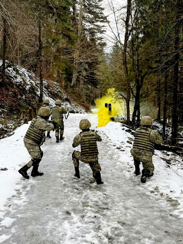 FOTO. Antrenament militar româno-belgian în Munții Tarcău 3 WhatsApp Image 2026 02 02 at 20.15.42 4