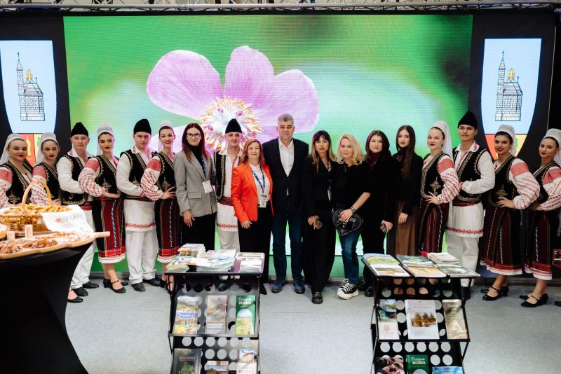 Ciolacu nu se dezminte: promovează turismul în Buzău… cu material din Neamț „de sprijin” 1 ciolacu si ai lui