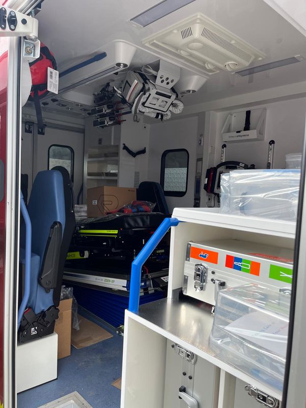 FOTO&VIDEO Ambulanțe noi la Neamț, dar prea mari pentru rampele UPU Piatra-Neamț și Roman 2 isu neamt ambulante noi 2