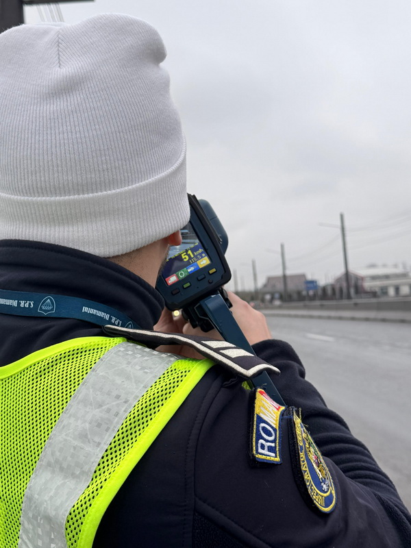 FOTOREPORTAJ PE VREME URÂTĂ / ”Nu ne mai trageți pe dreapta!” politie reportaj 1 resize