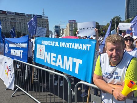 Consultare pentru declanșarea grevei generale în învățământ. Profesorii ar putea boicota simularea examenelor naționale Consultare pentru declanșarea grevei generale în învățământ. Profesorii ar putea boicota simularea examenelor naționale