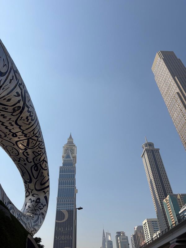 Copiii blocați în Dubai se întorc în țară, cu autocare, însoțiți de angajați diplomați 2 Dubai 3