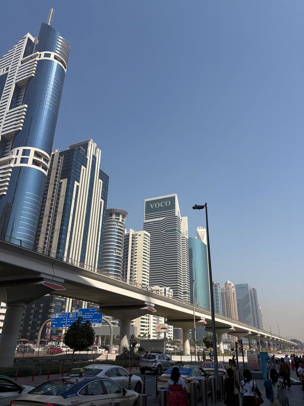 Copiii blocați în Dubai se întorc în țară, cu autocare, însoțiți de angajați diplomați Dubai 4