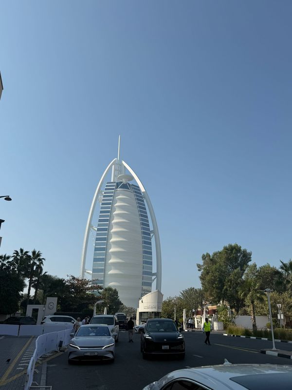 Copiii blocați în Dubai se întorc în țară, cu autocare, însoțiți de angajați diplomați 8 Dubai 5